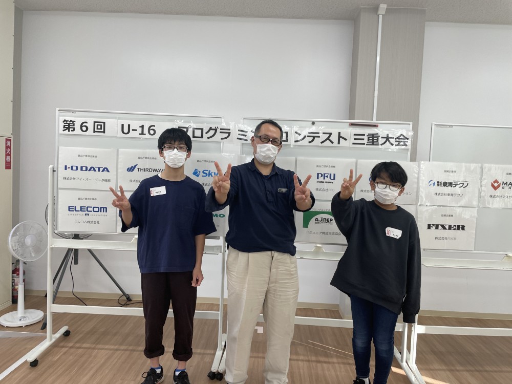 Mr. Tsujihashi and students of Kids Lab