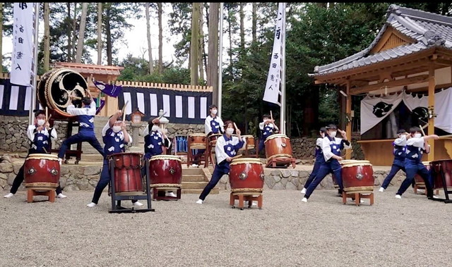 Hibiki-za Inase group performance